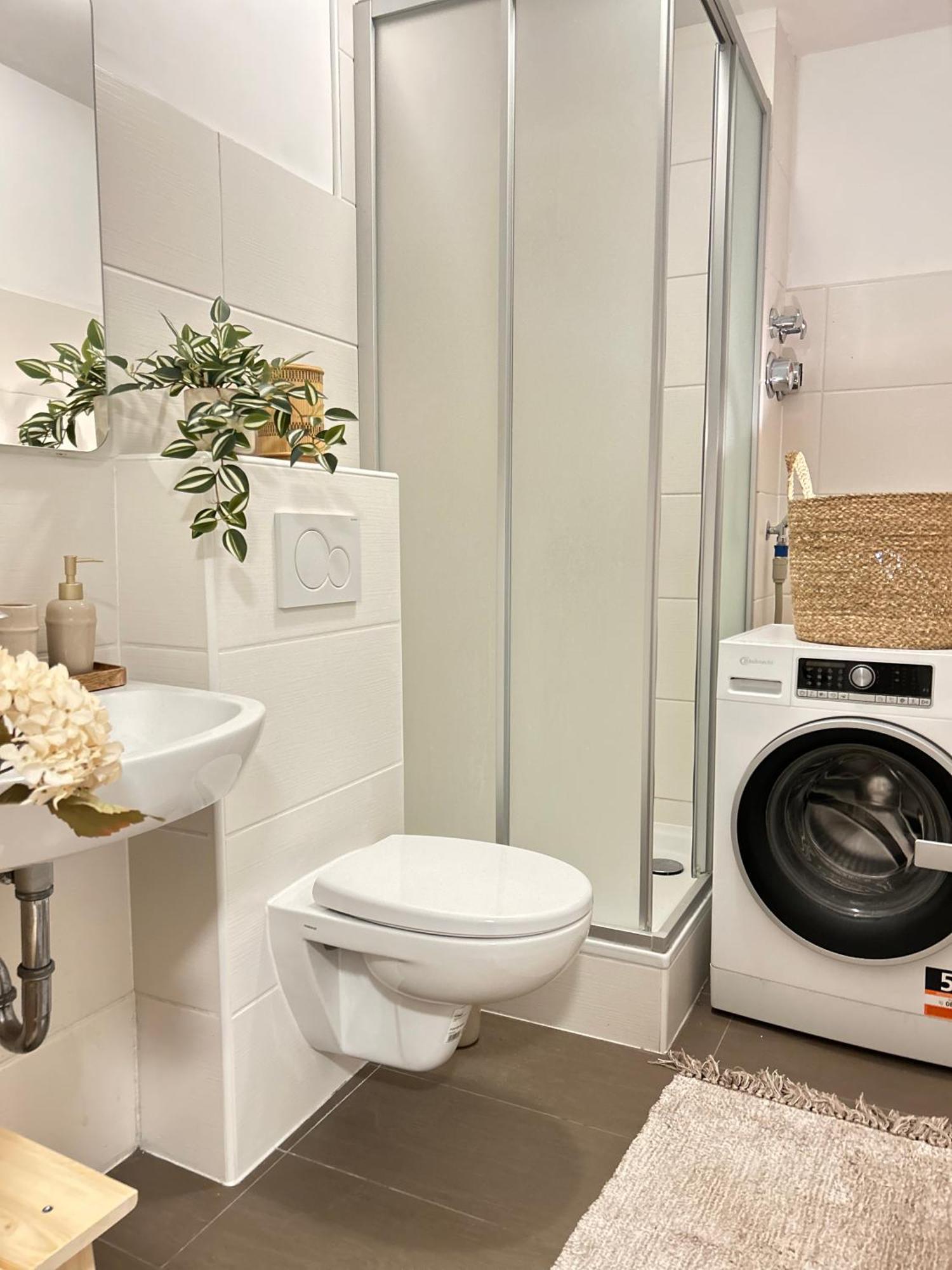 Apartment Zentrale Lage - Ideal Fuer Arbeit & Erholung *